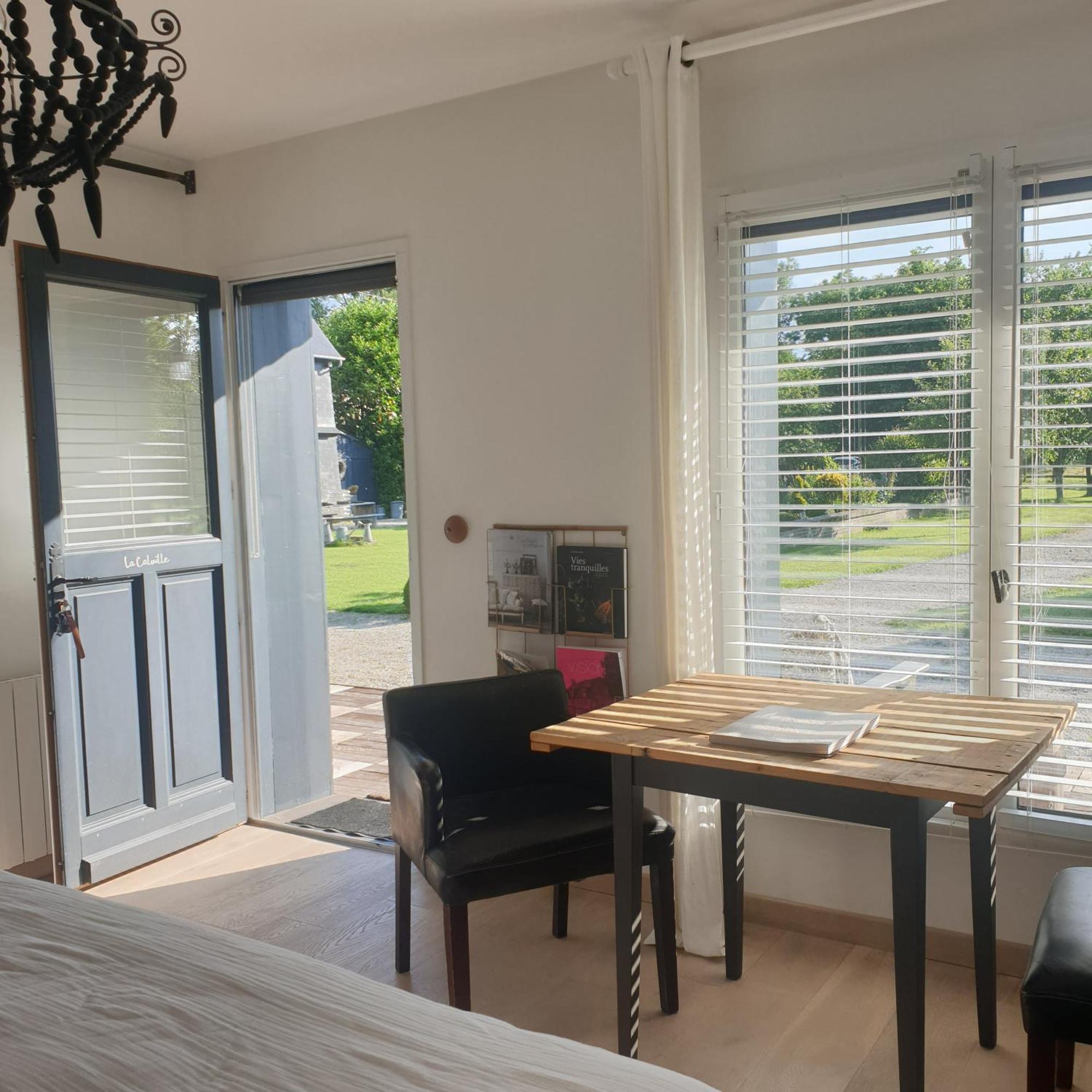 Par Hasard Ou Pas Bed & Breakfast Saint-Martin-aux-Chartrains Екстериор снимка