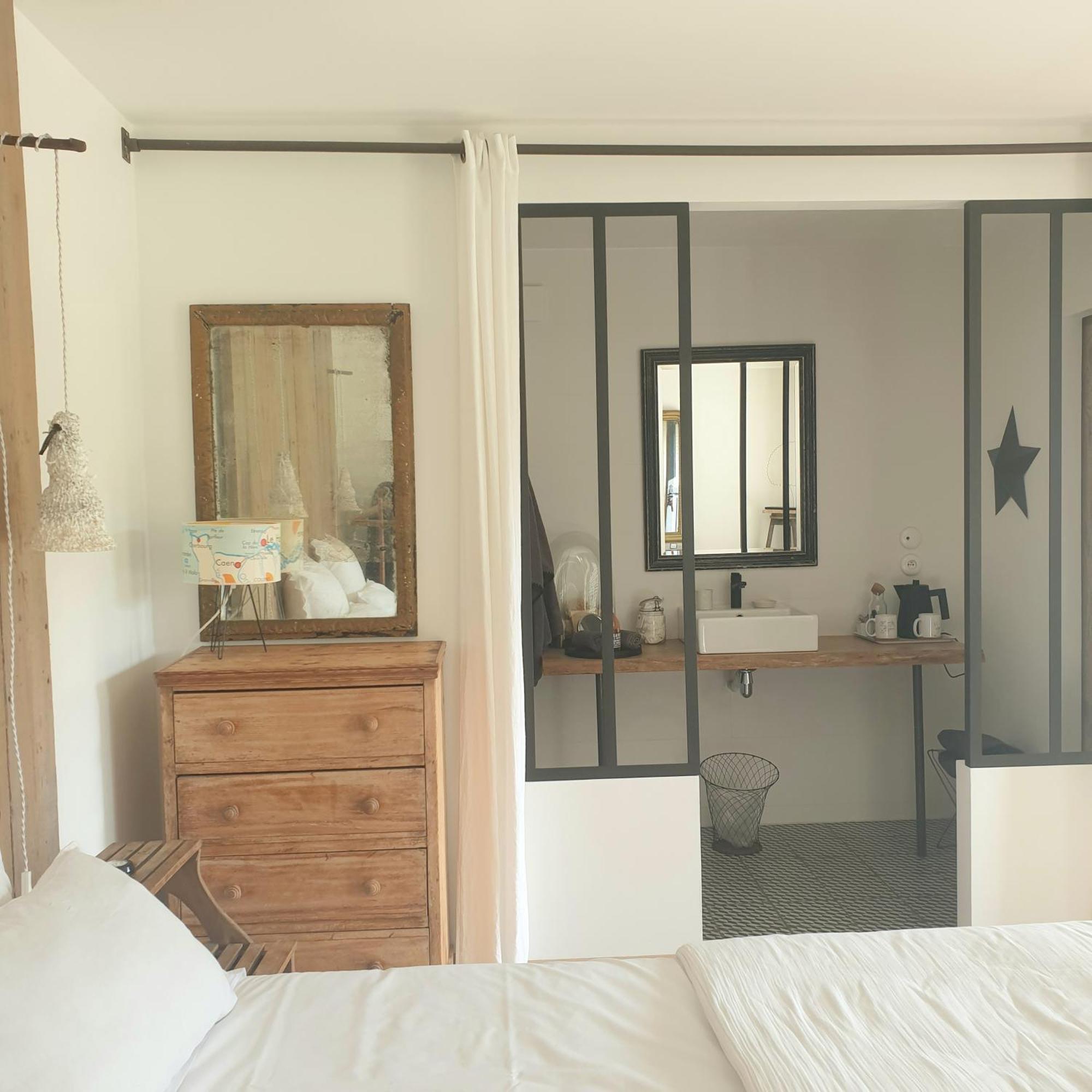 Par Hasard Ou Pas Bed & Breakfast Saint-Martin-aux-Chartrains Екстериор снимка